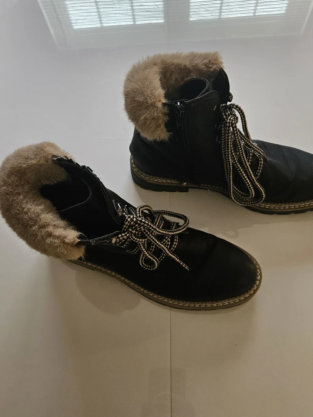 Steve Madden Black Lace-Up Winter Boots with Brown Faux-Fur Trim
